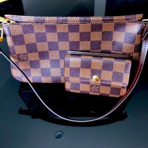 Louis Vuitton Ebene Navona Pochette